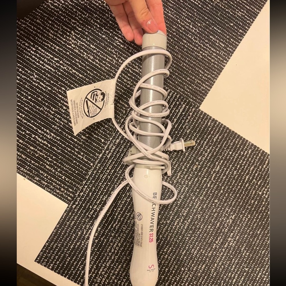 Beachwaver S1.25-Dual Voltage Rotating Curling Iron